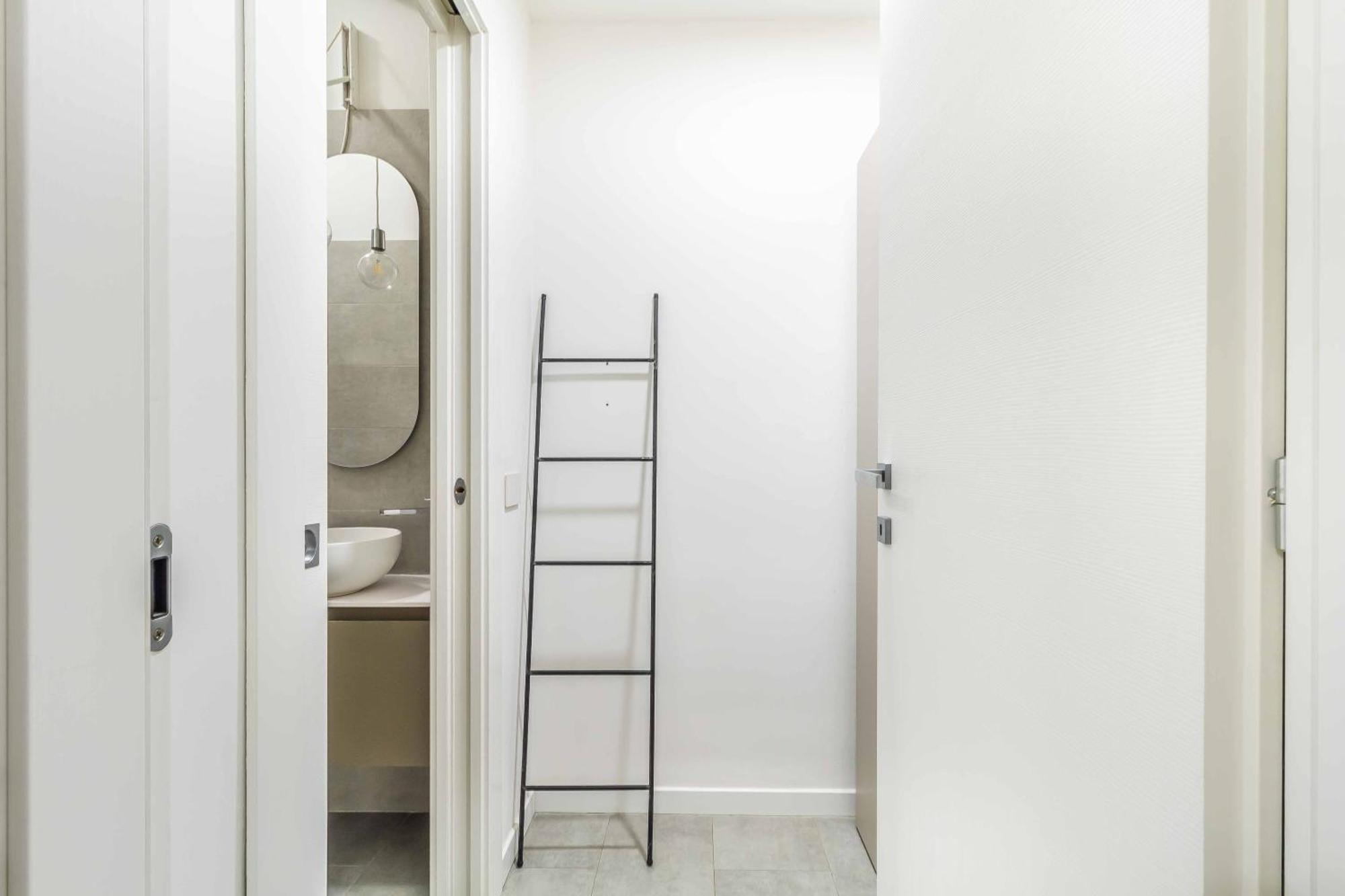 Domusmi Veniero 12 * Milano